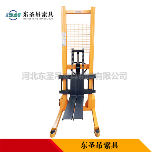 液壓堆高車使用輕巧便捷與設(shè)計(jì)方案何關(guān)系？--河北東圣吊索具制造有限公司--小型攪拌機(jī)|石材夾具|液壓堆高車|手動(dòng)叉車